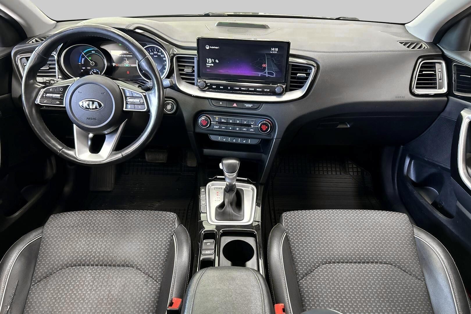 Kia Ceed iso kuva 9