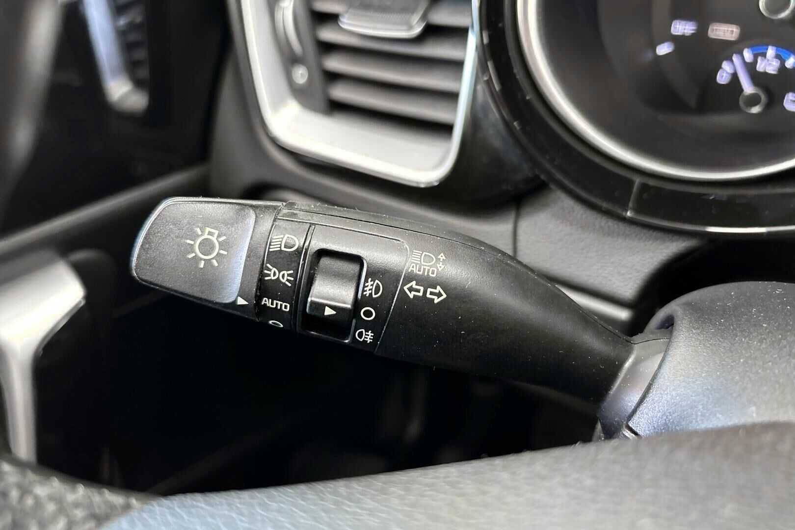 Kia Ceed iso kuva 19
