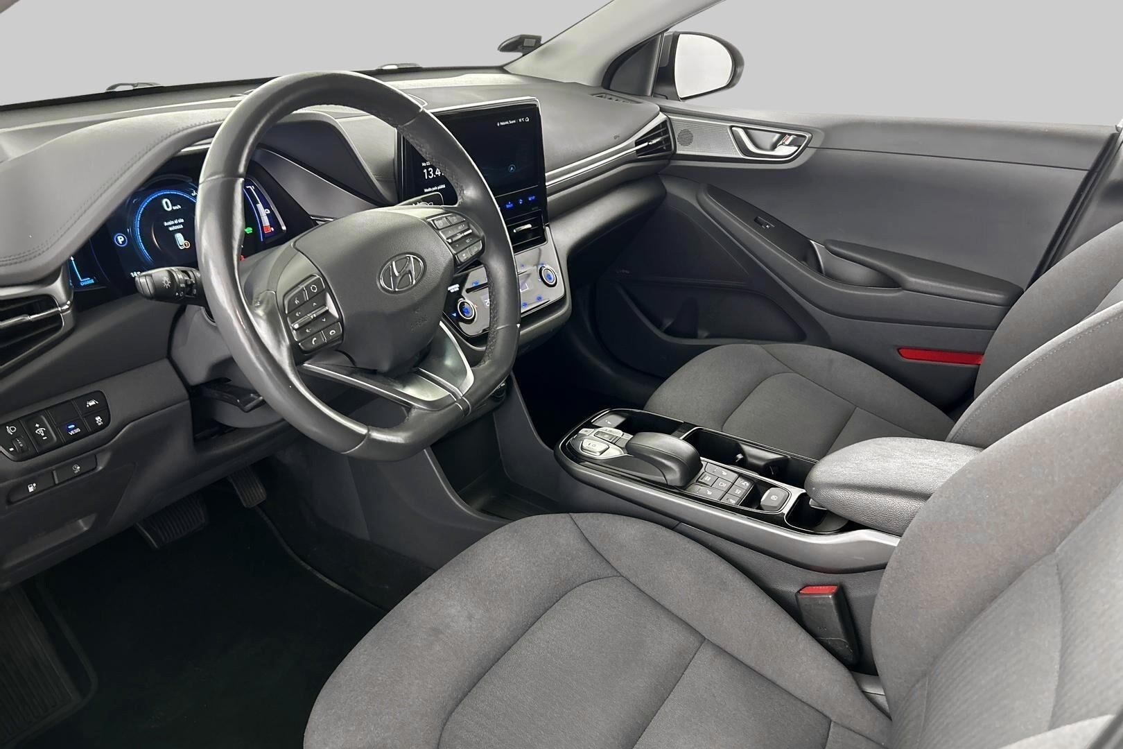Hyundai IONIQ electric iso kuva 8