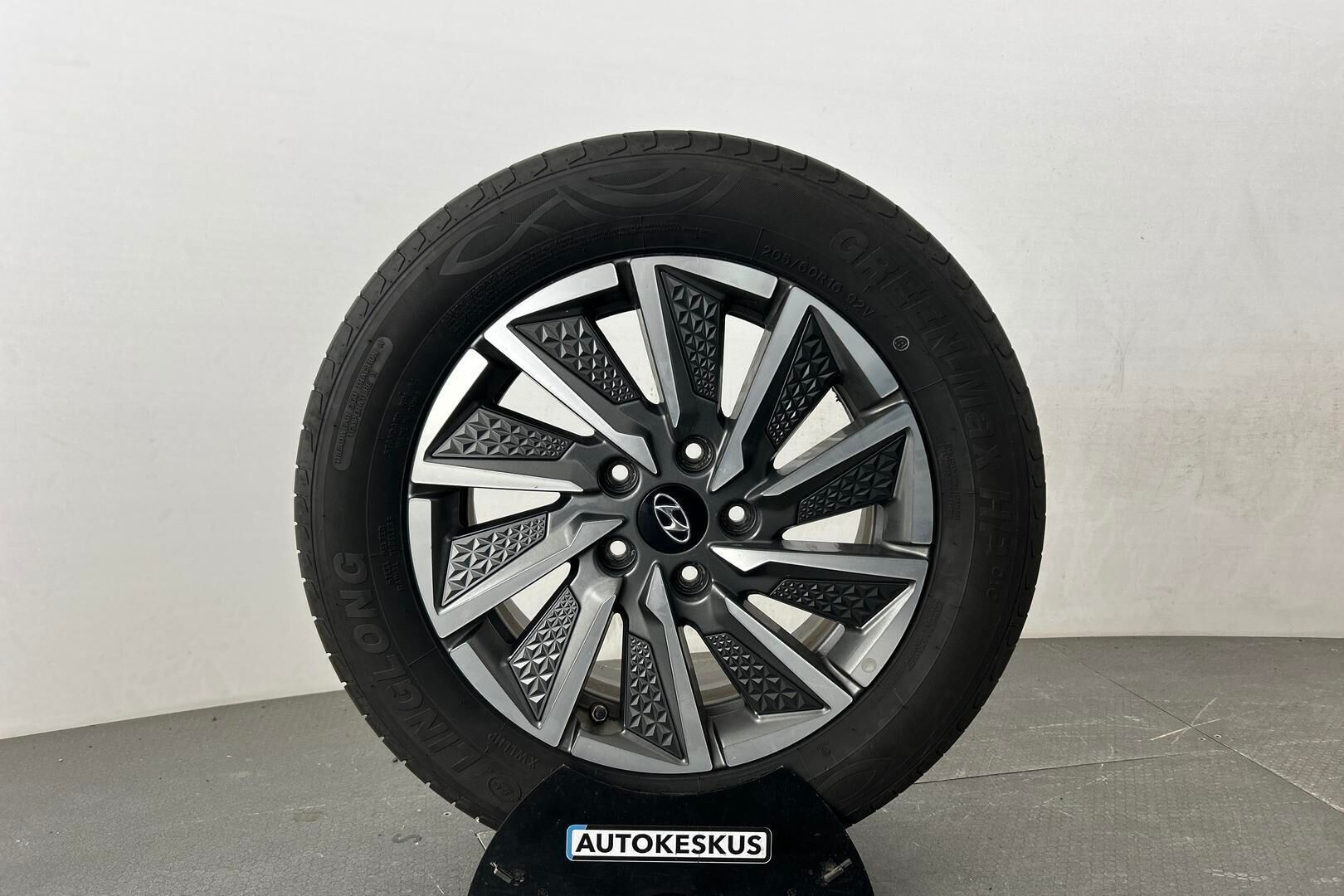 Hyundai IONIQ electric iso kuva 13