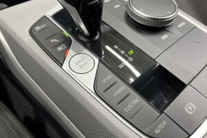 BMW 3-SARJA esikatselu 20