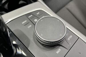 BMW 3-SARJA esikatselu 21