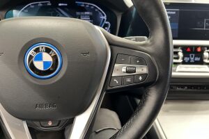 BMW 3-SARJA esikatselu 25