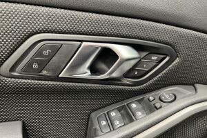 BMW 3-SARJA esikatselu 28