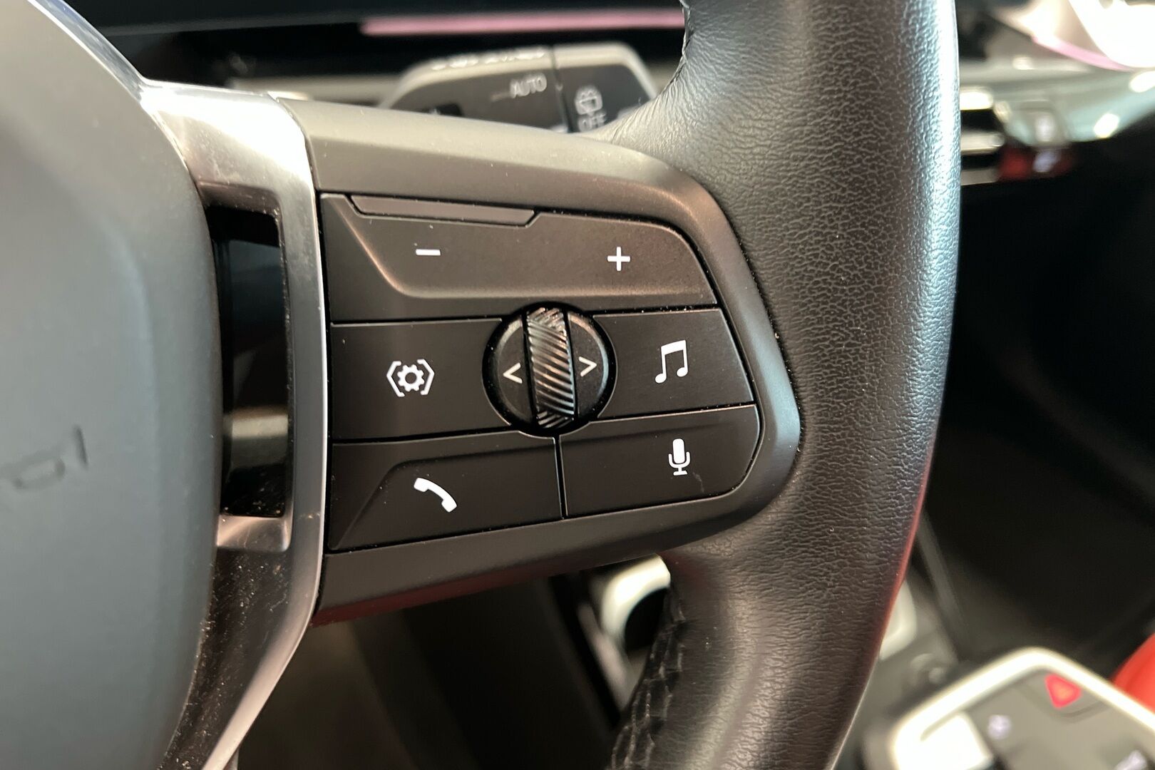 BMW X1 iso kuva 16