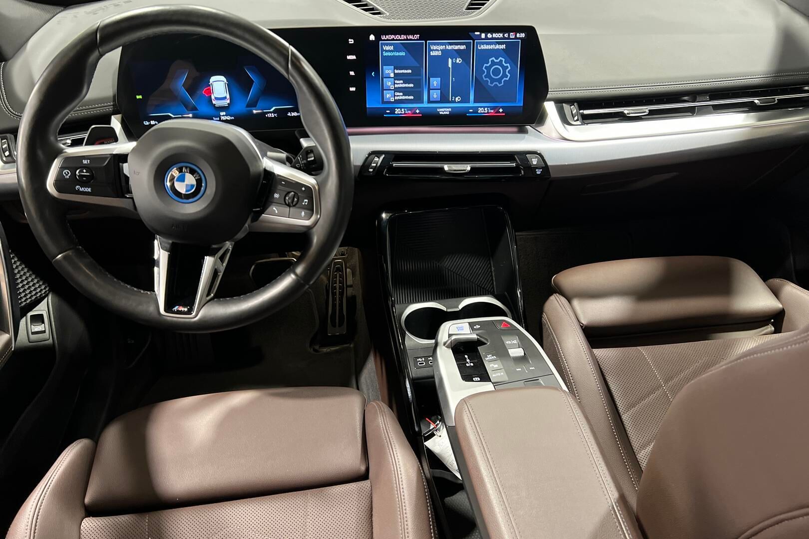 BMW iX1 iso kuva 10