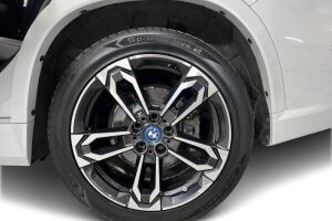 BMW iX1 esikatselu 12