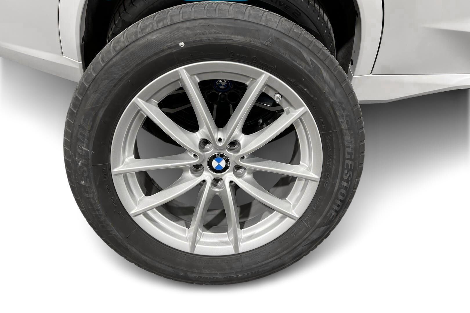 BMW iX1 iso kuva 21