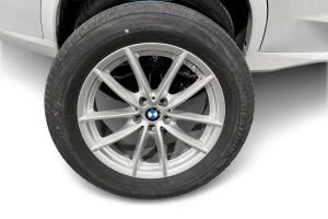 BMW iX1 esikatselu 21