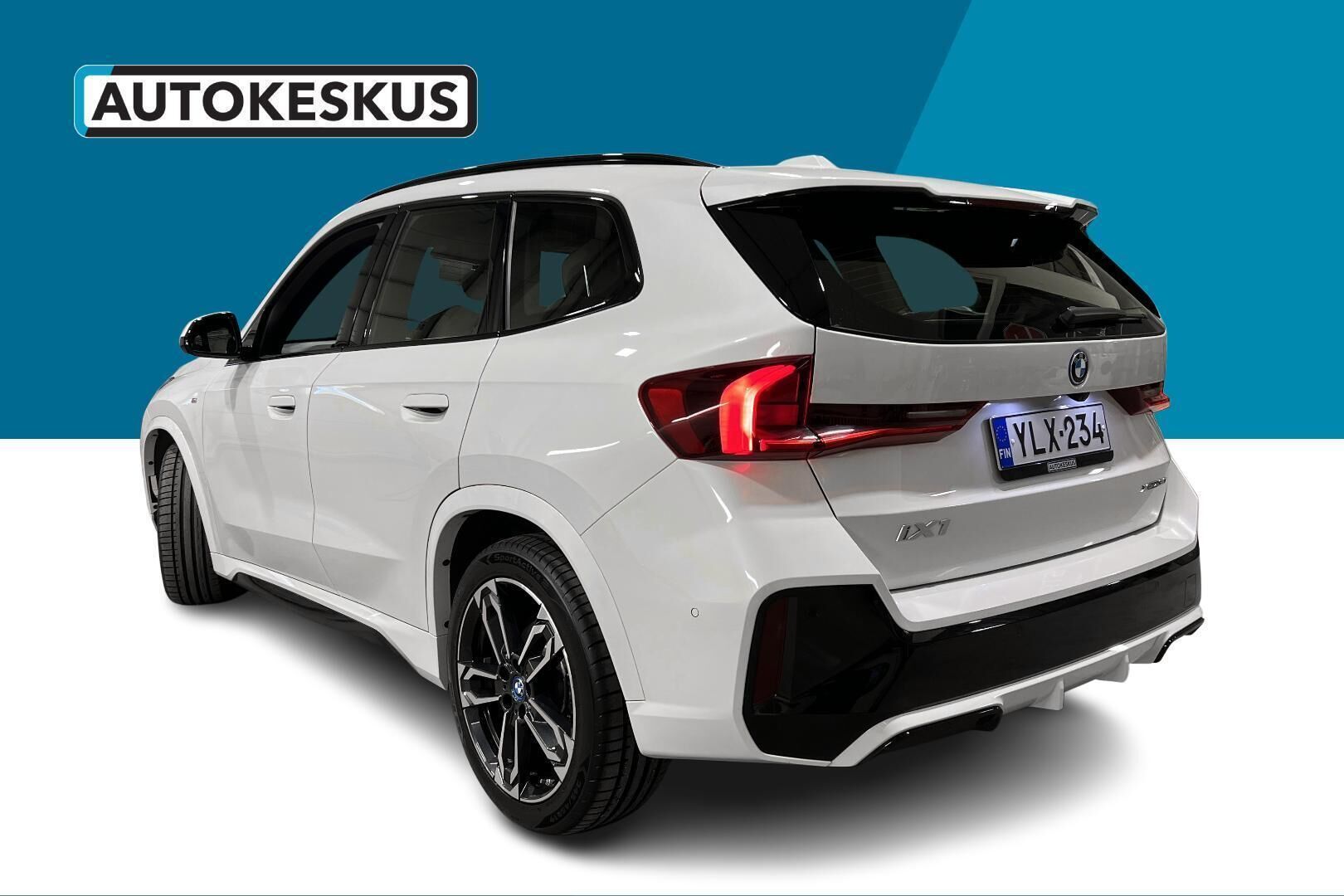 BMW iX1 iso kuva 6