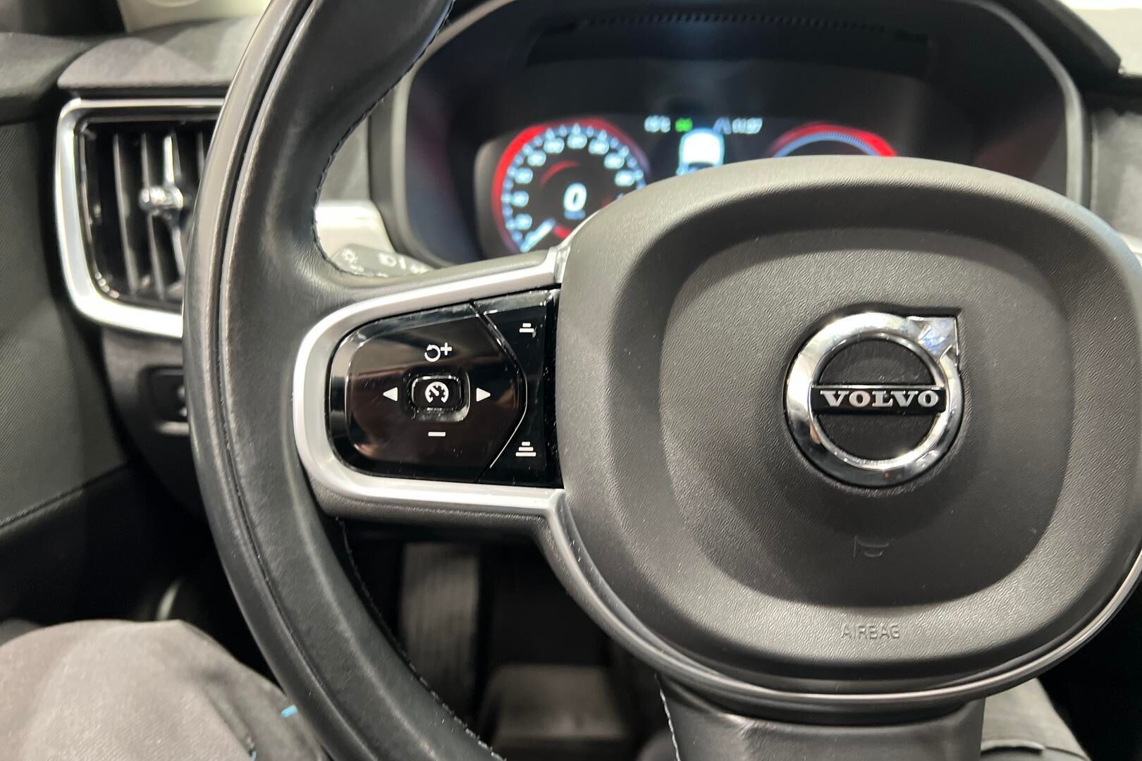 Volvo V90 iso kuva 23