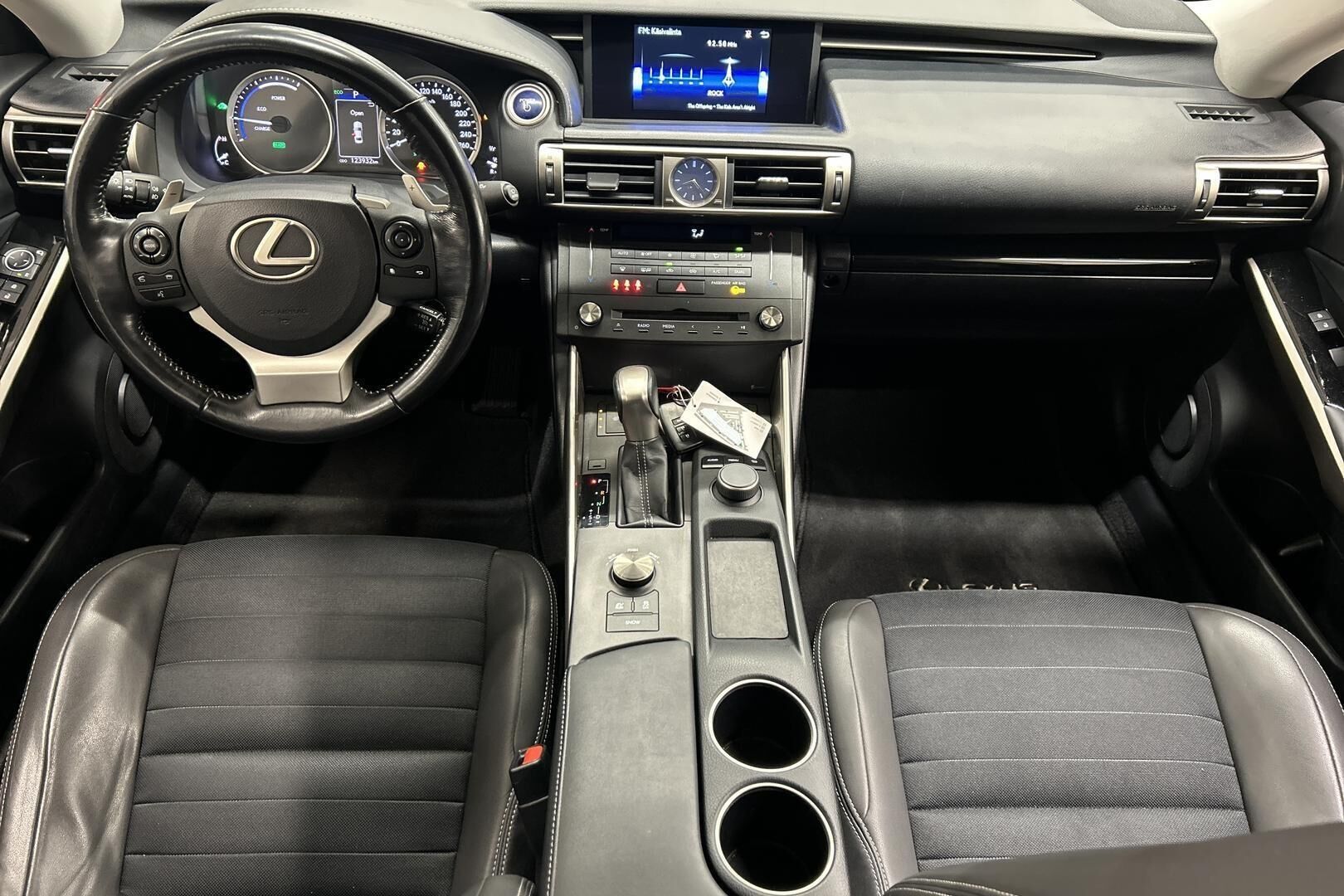 Lexus IS iso kuva 11