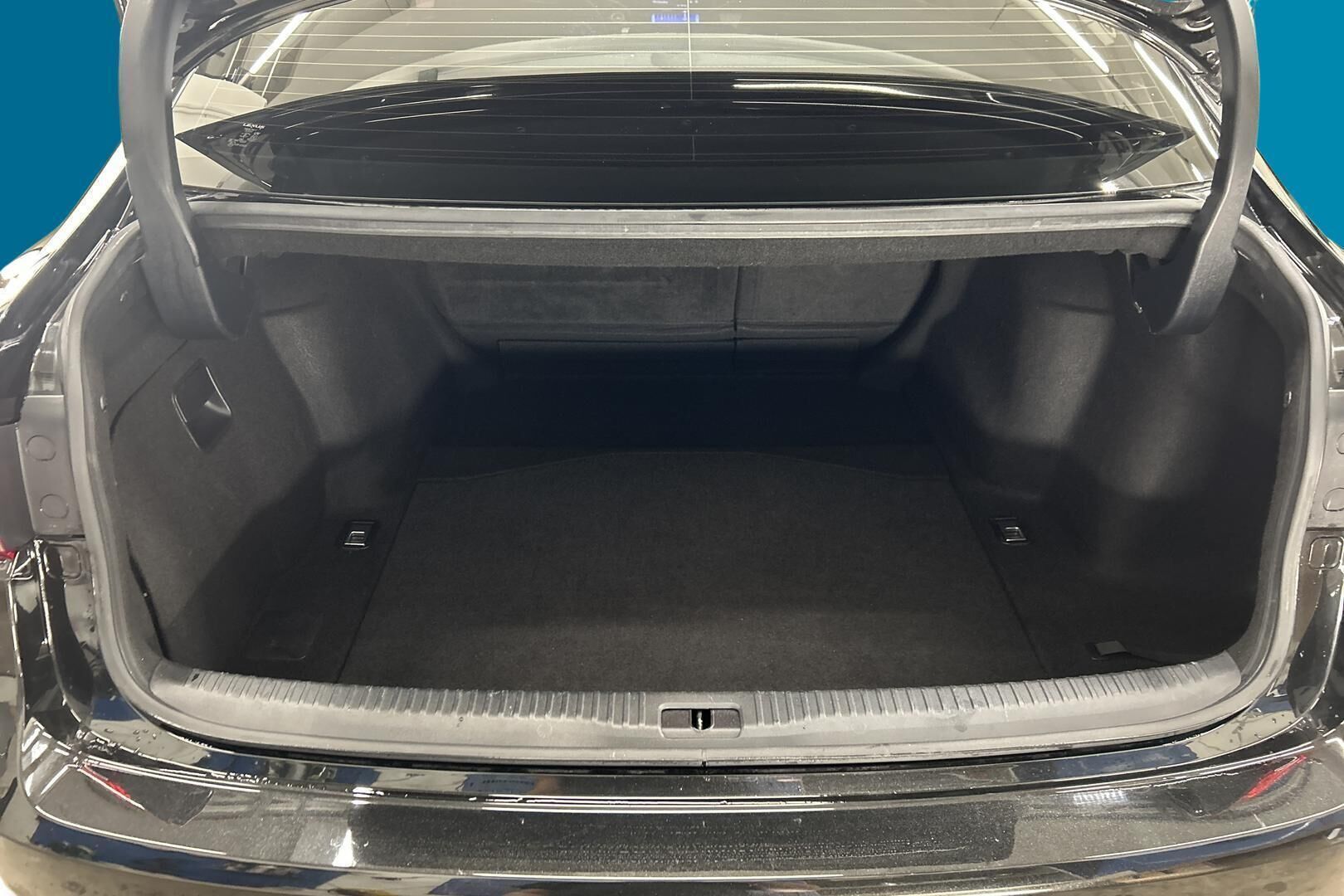 Lexus IS iso kuva 12