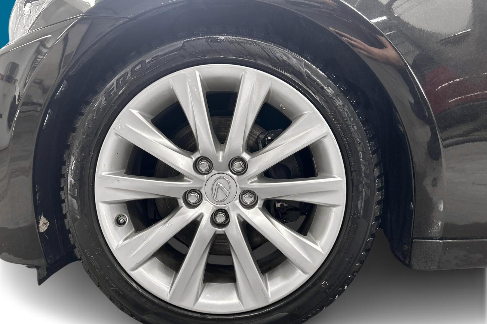 Lexus IS iso kuva 13