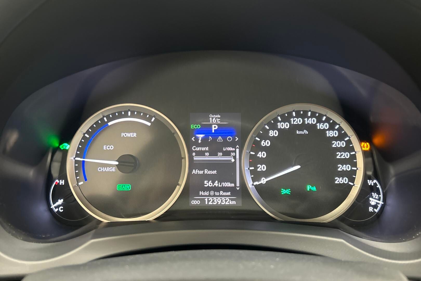 Lexus IS iso kuva 14