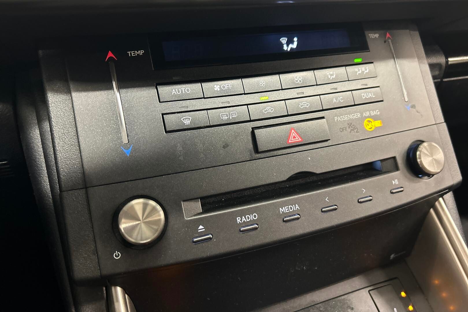 Lexus IS iso kuva 20