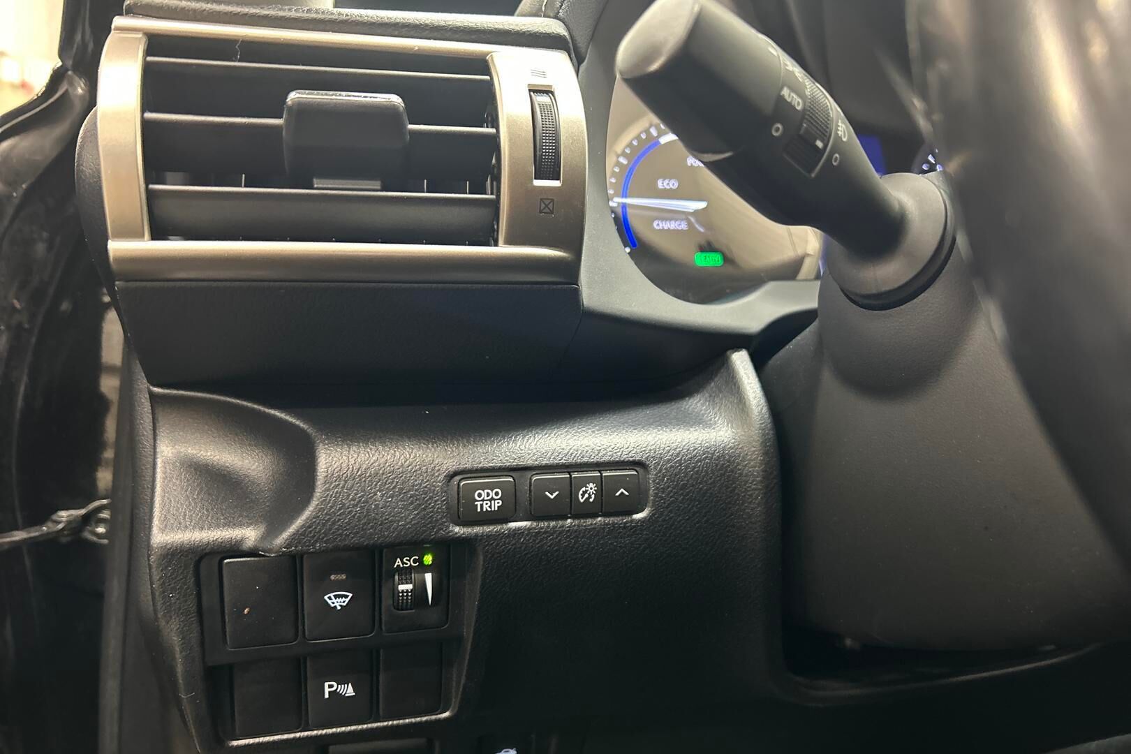 Lexus IS iso kuva 23