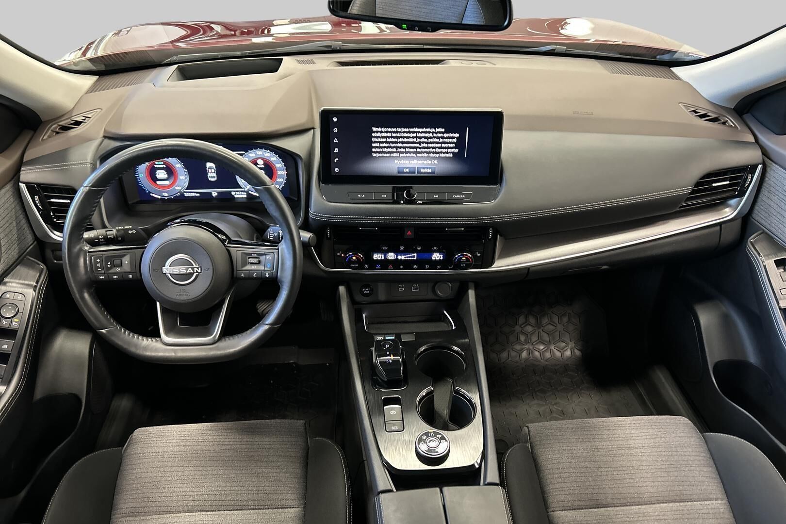 Nissan X-Trail iso kuva 9