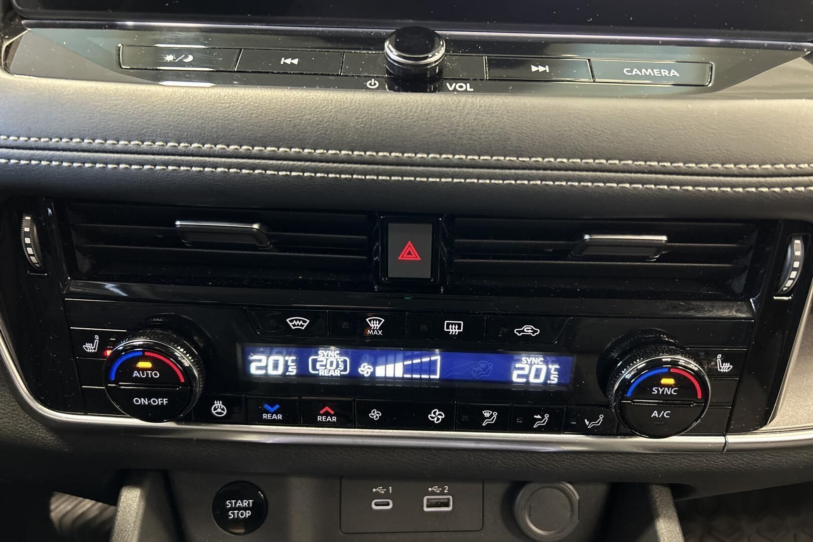 Nissan X-Trail iso kuva 17