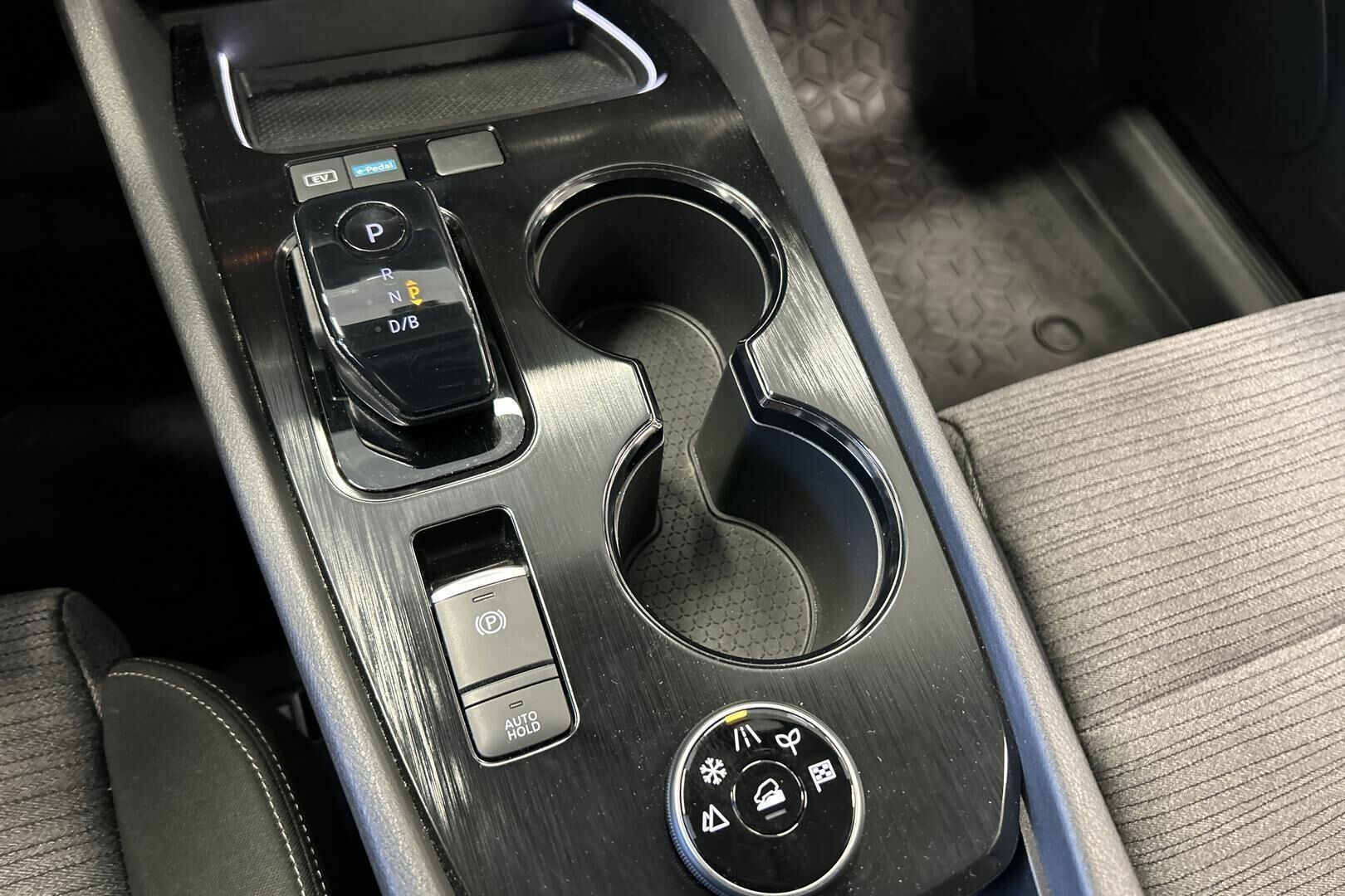 Nissan X-Trail iso kuva 18