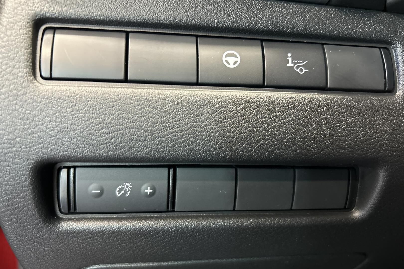 Nissan X-Trail iso kuva 22