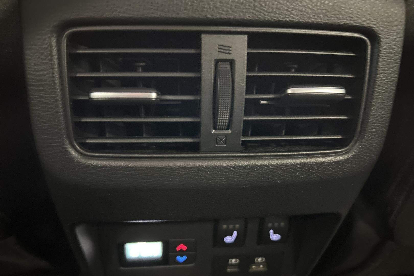 Nissan X-Trail iso kuva 24