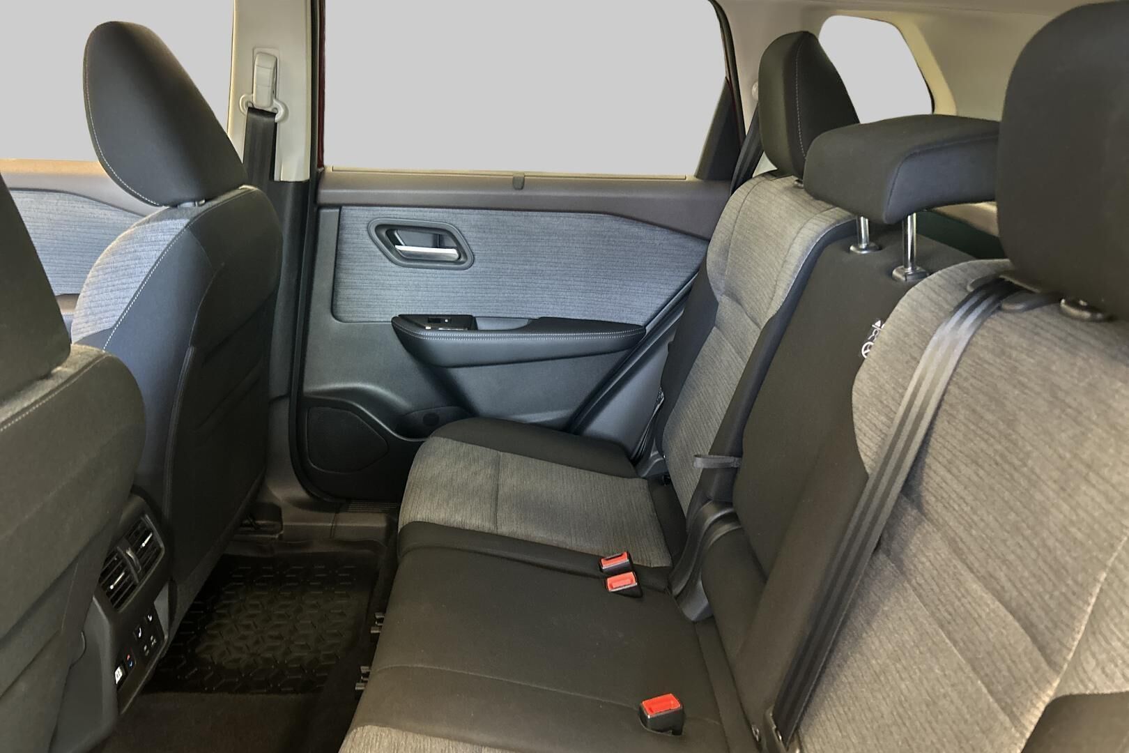 Nissan X-Trail iso kuva 8