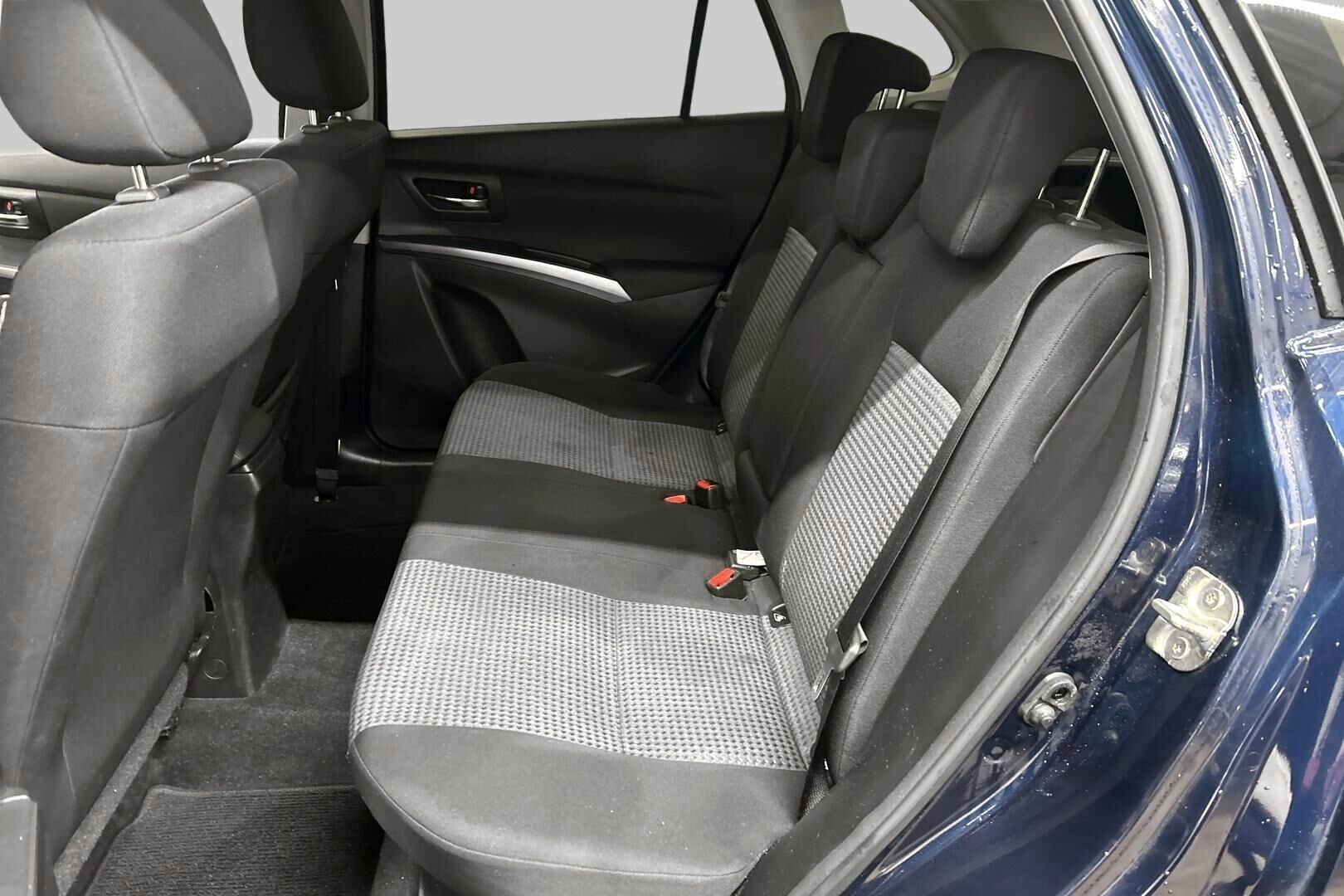 Suzuki S-Cross iso kuva 10