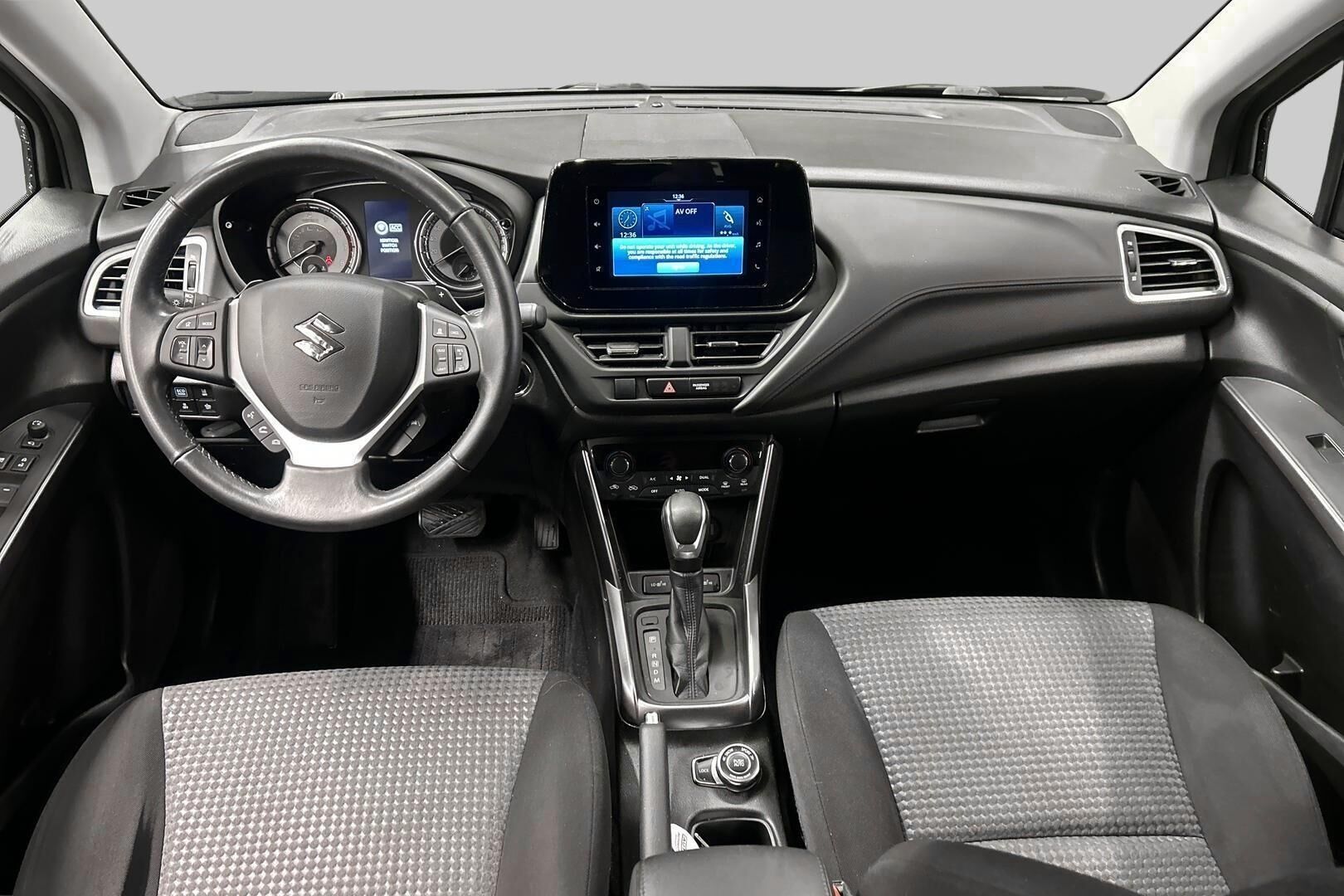 Suzuki S-Cross iso kuva 11