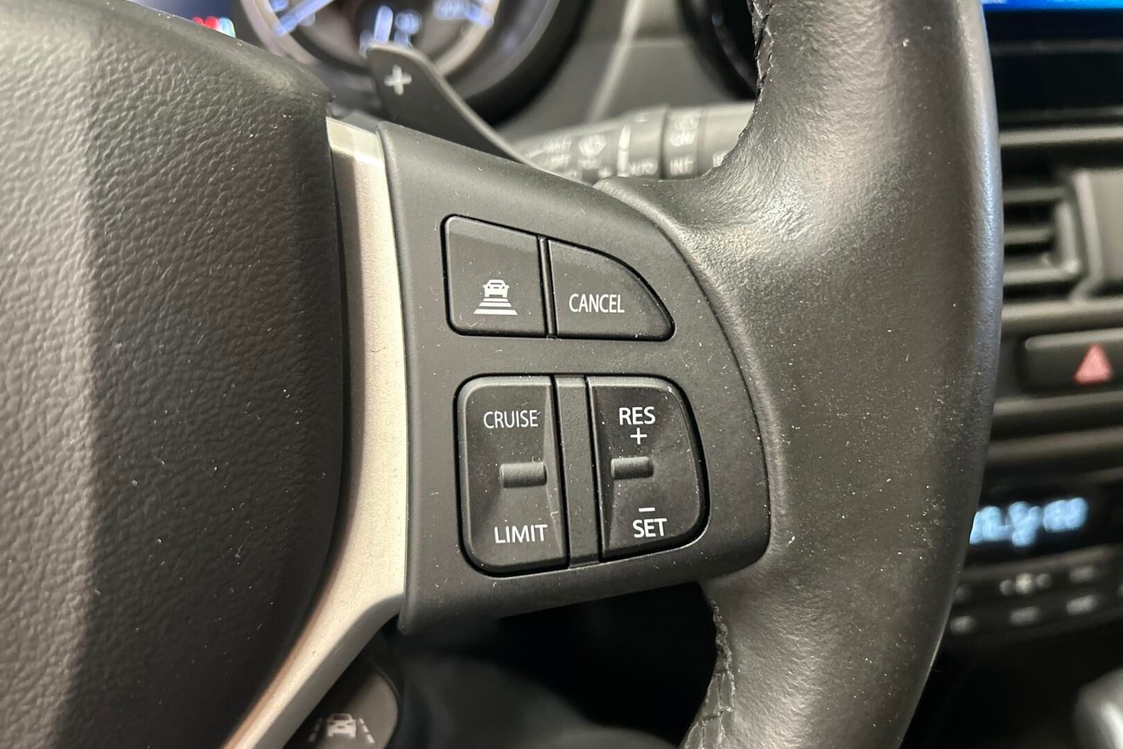 Suzuki S-Cross iso kuva 17