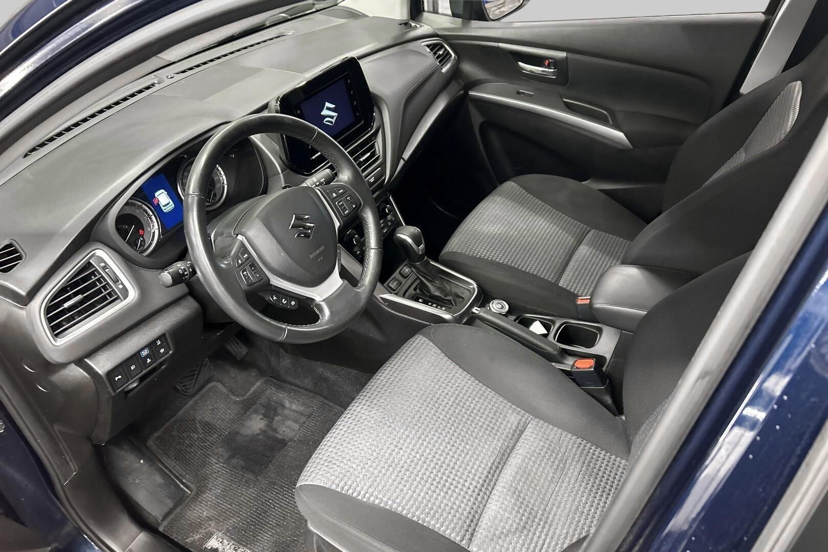 Suzuki S-Cross iso kuva 9