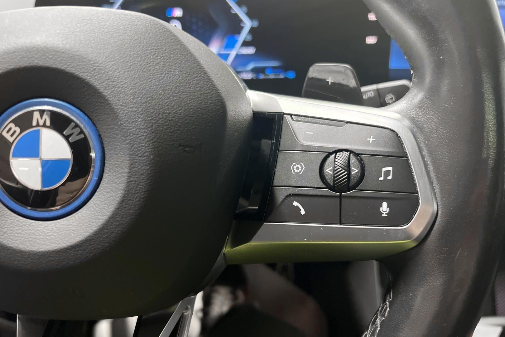 BMW X1 iso kuva 17