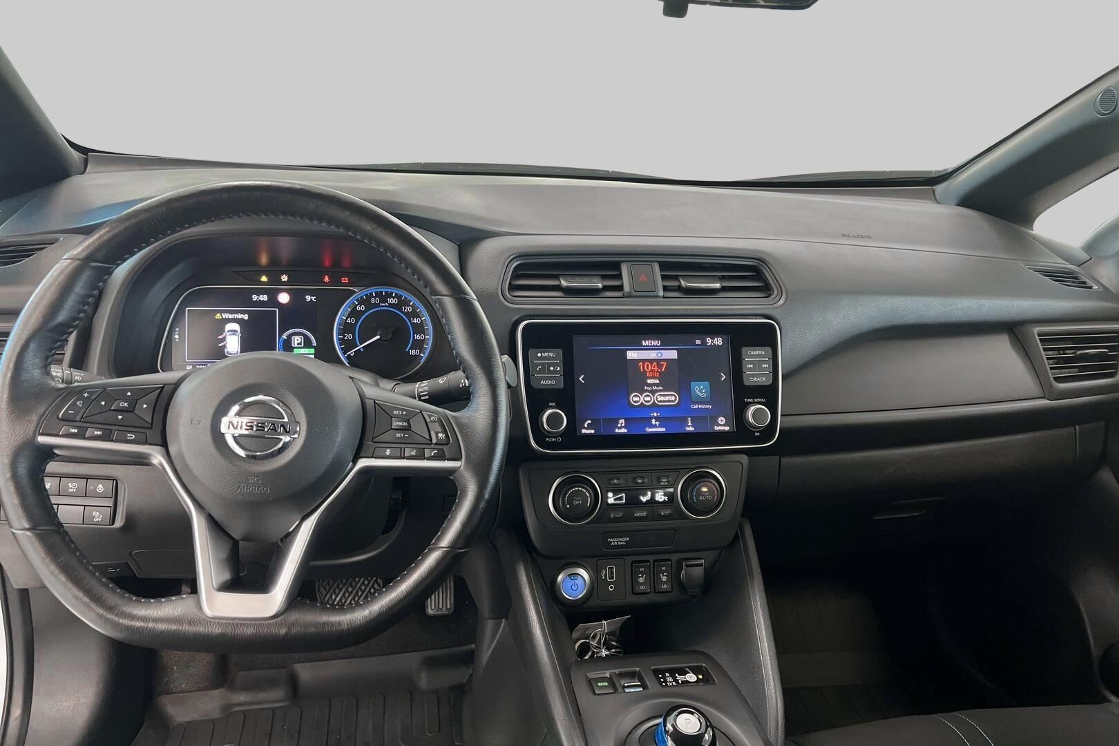 Nissan Leaf iso kuva 8
