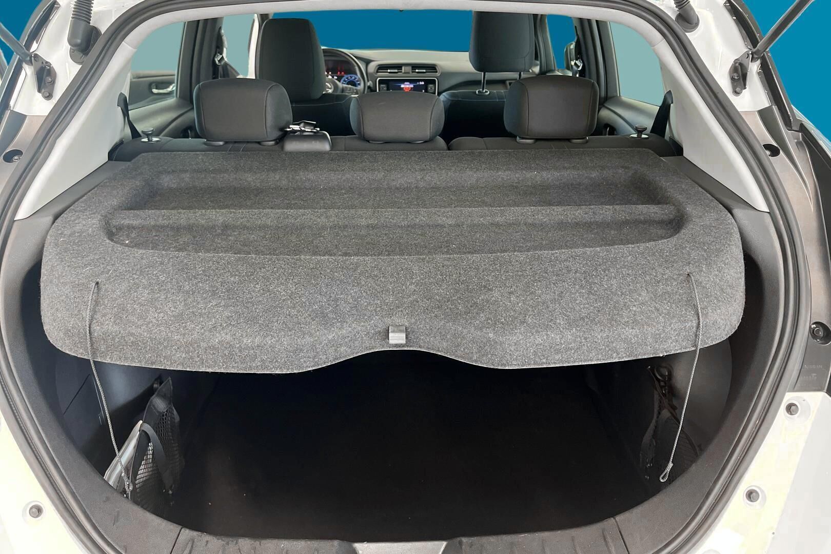 Nissan Leaf iso kuva 9