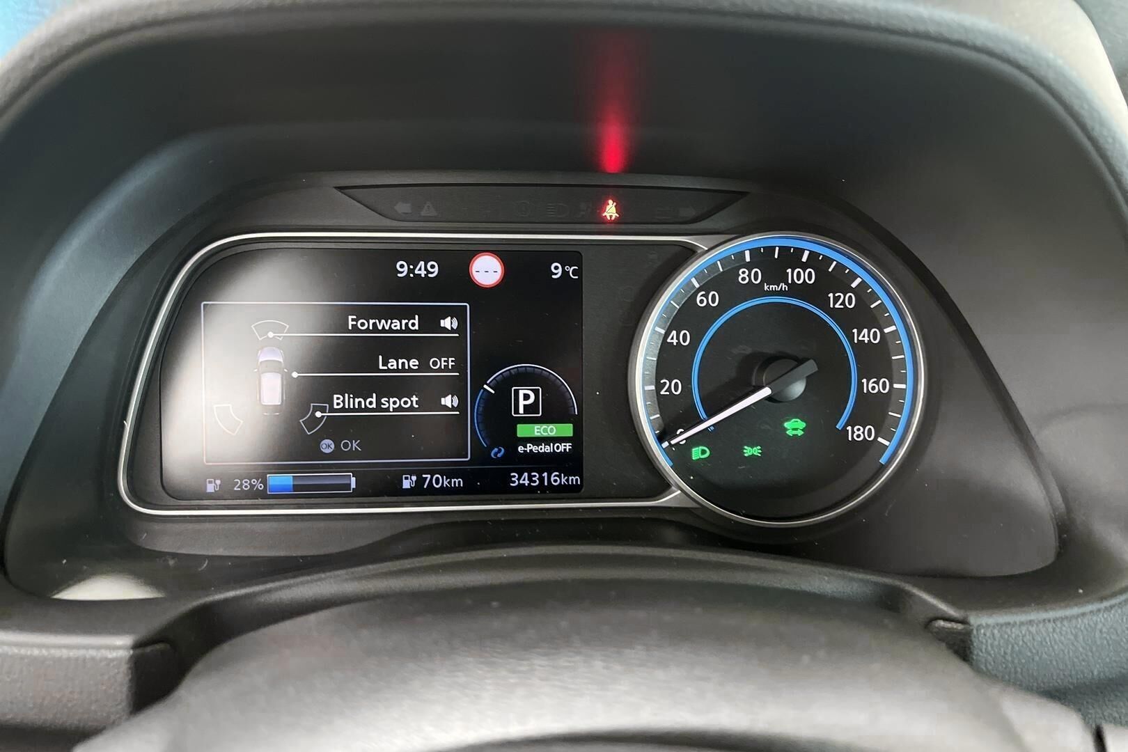 Nissan Leaf iso kuva 10