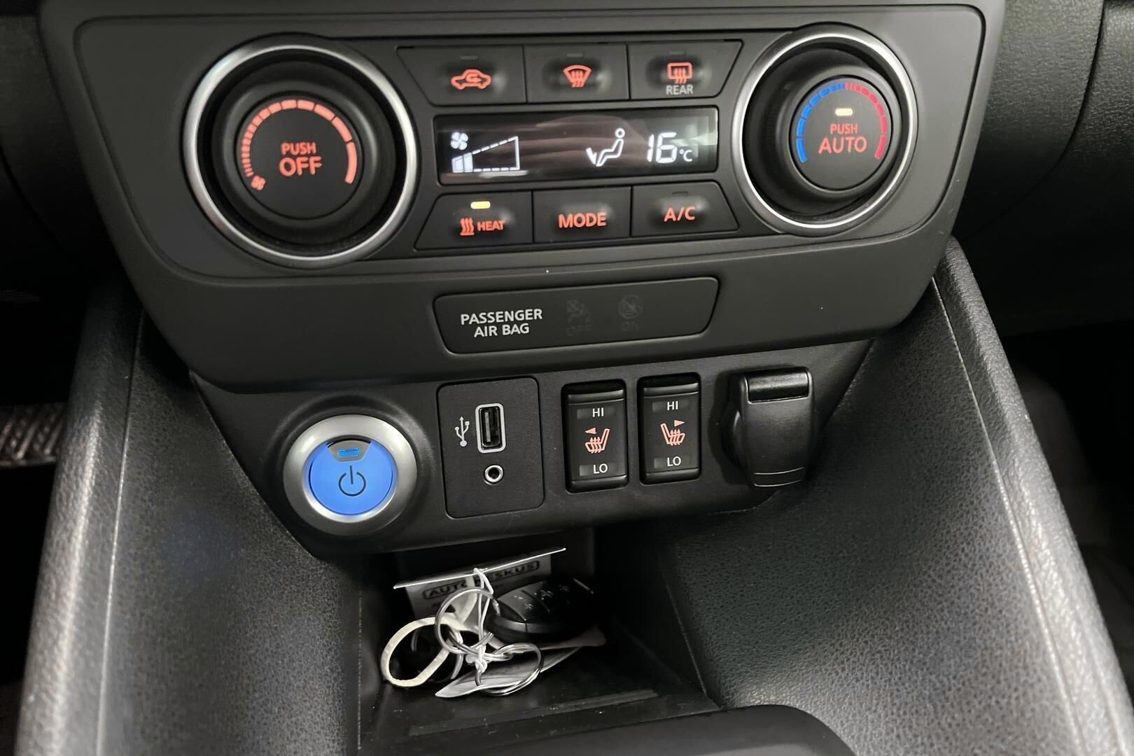 Nissan Leaf iso kuva 12