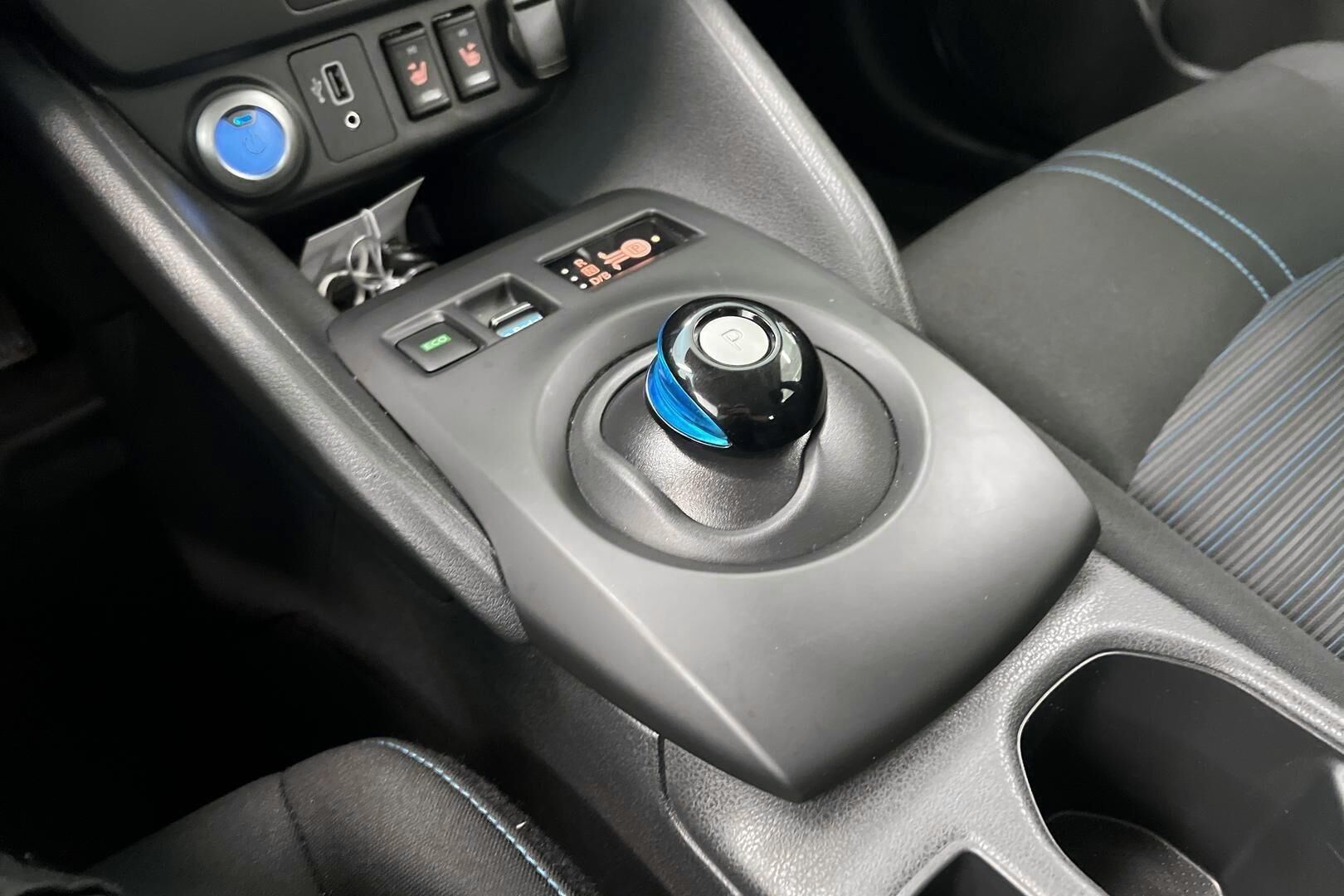 Nissan Leaf iso kuva 13