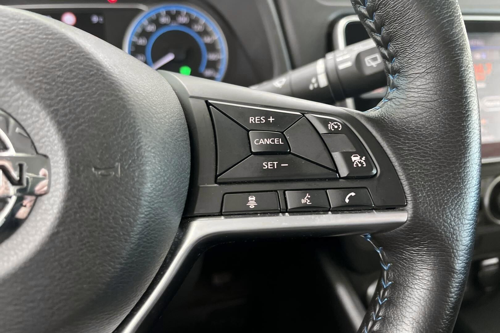 Nissan Leaf iso kuva 14