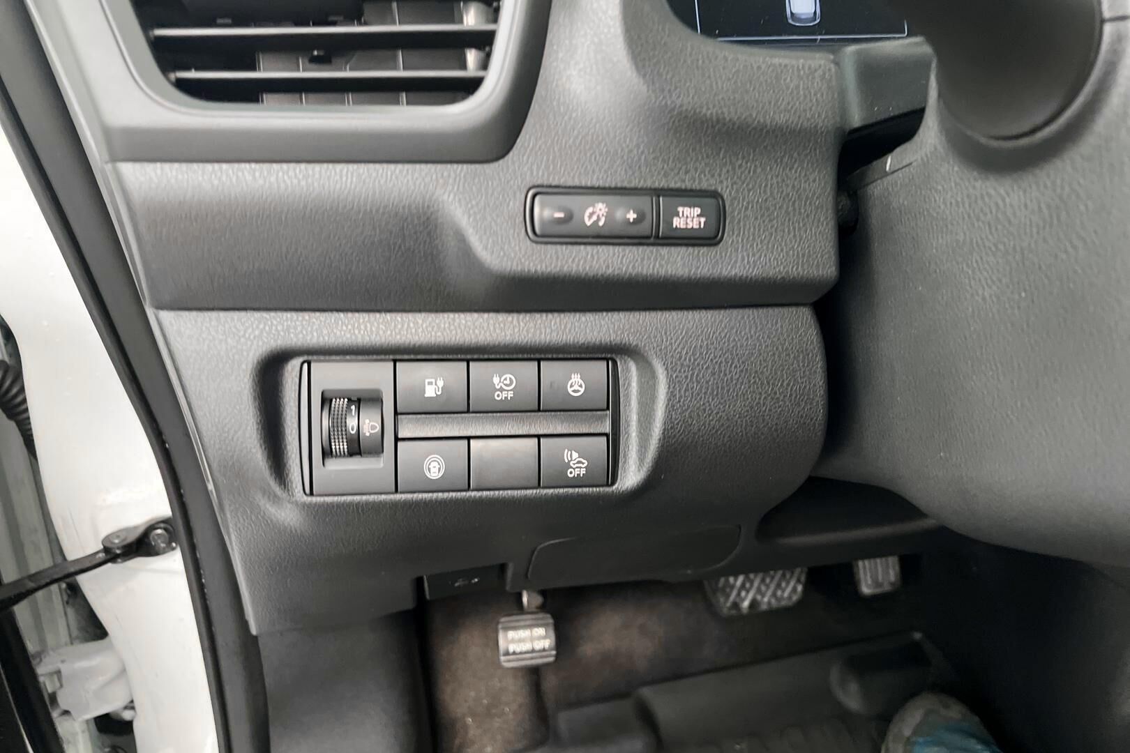 Nissan Leaf iso kuva 17