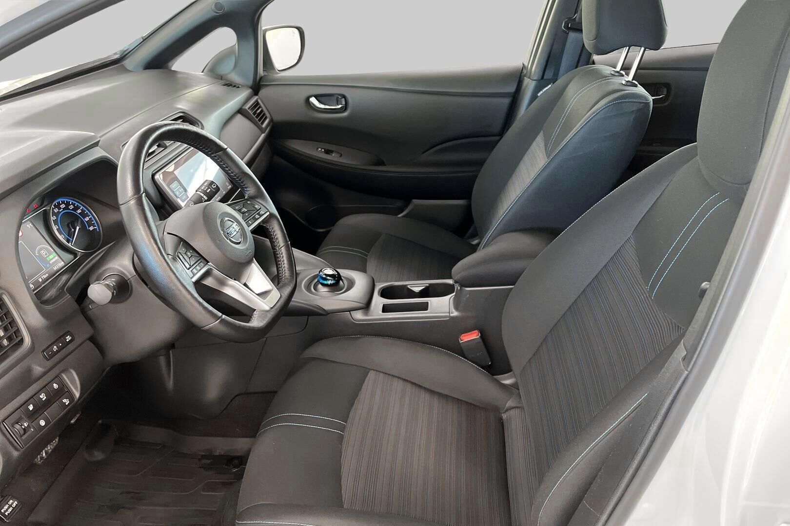 Nissan Leaf iso kuva 22