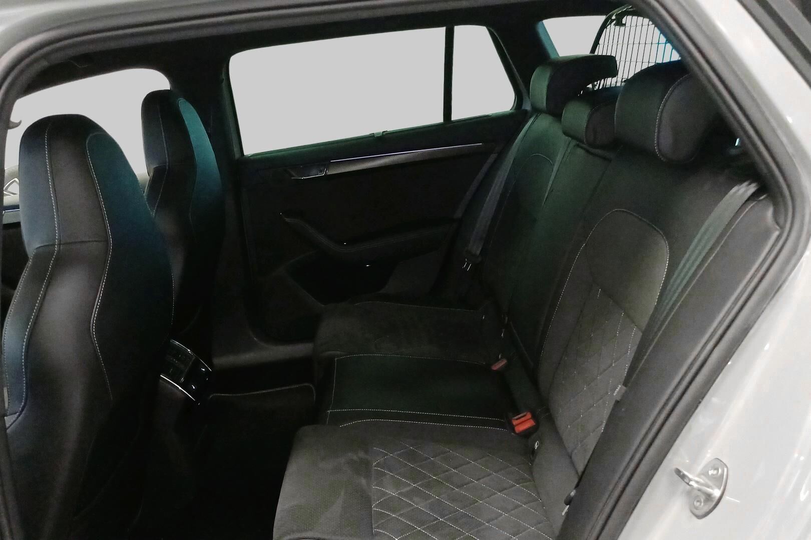 Skoda Superb iso kuva 10