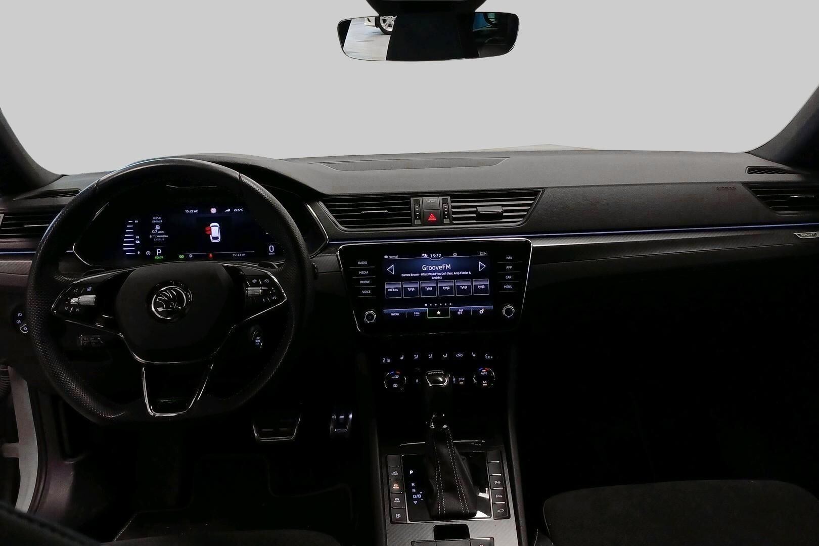 Skoda Superb iso kuva 11