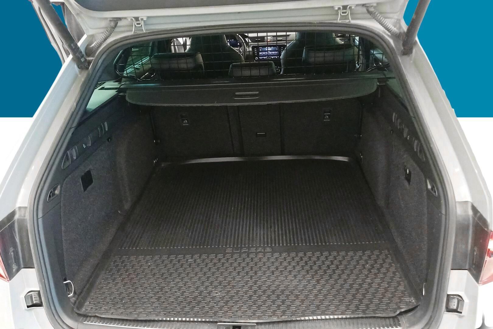 Skoda Superb iso kuva 12