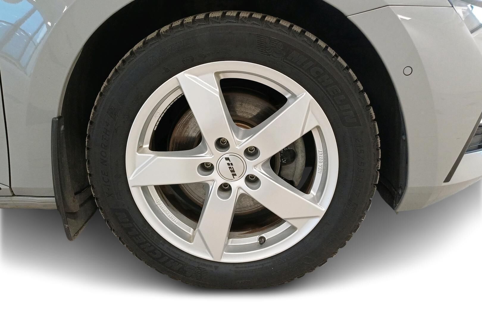 Skoda Superb iso kuva 13