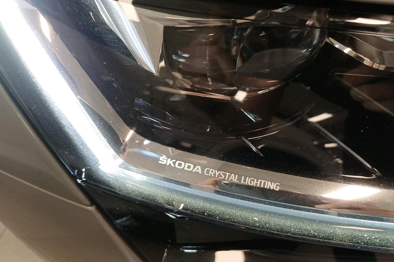 Skoda Superb iso kuva 14