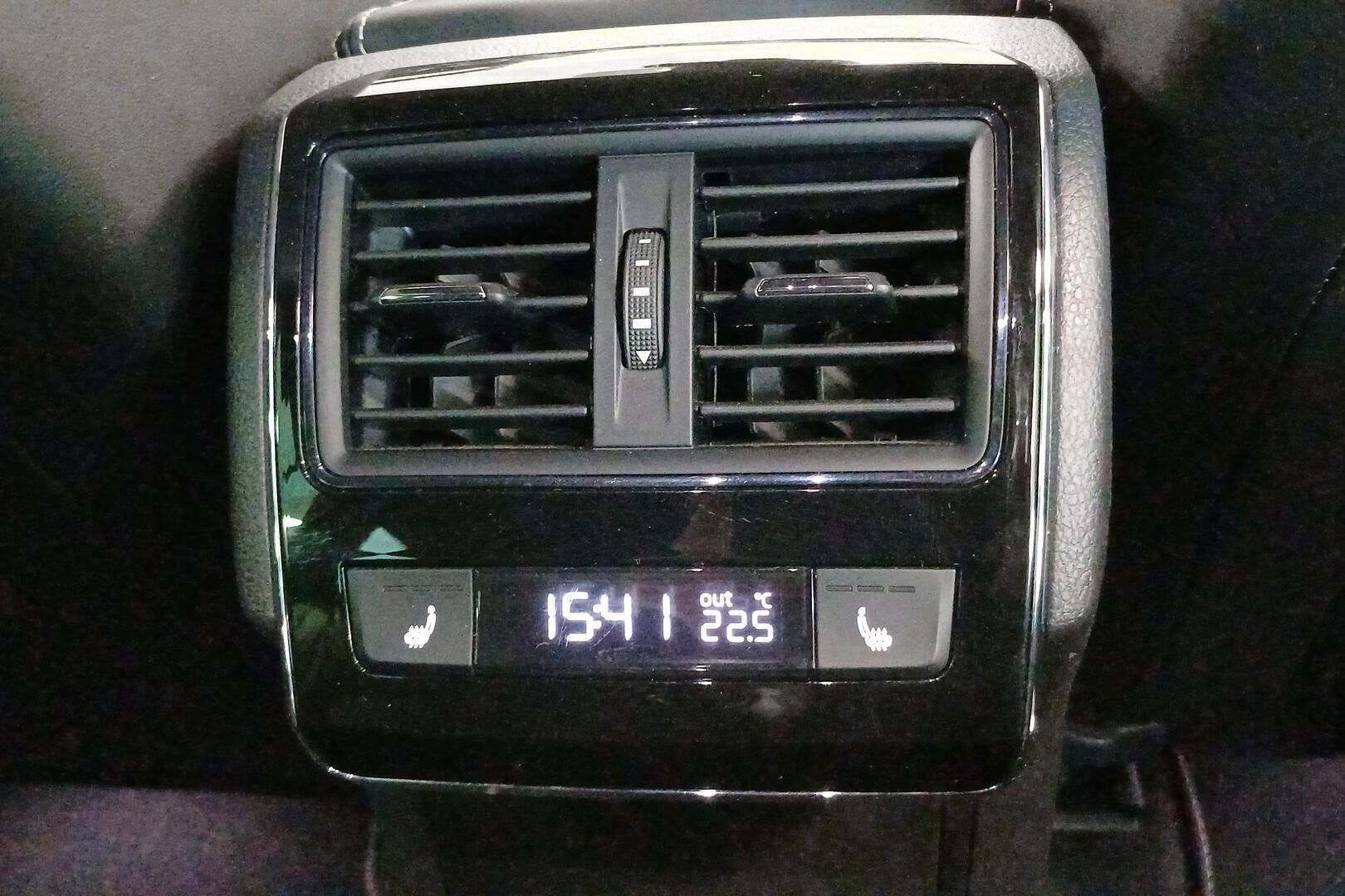 Skoda Superb iso kuva 15