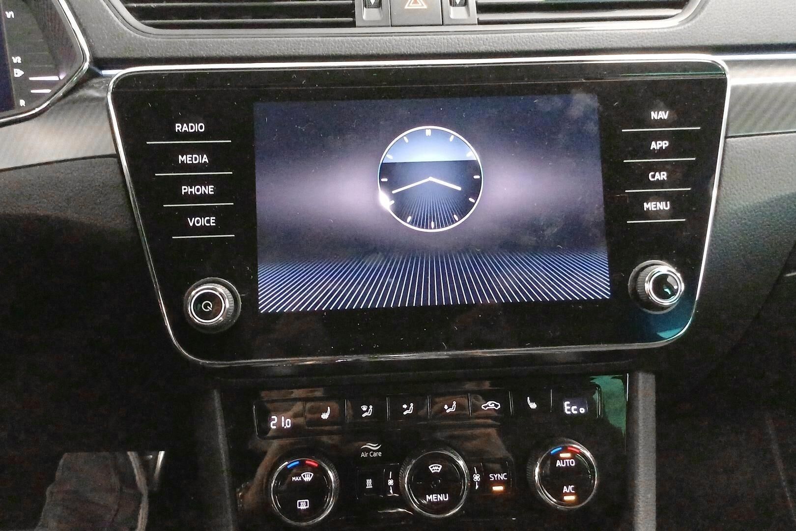 Skoda Superb iso kuva 18