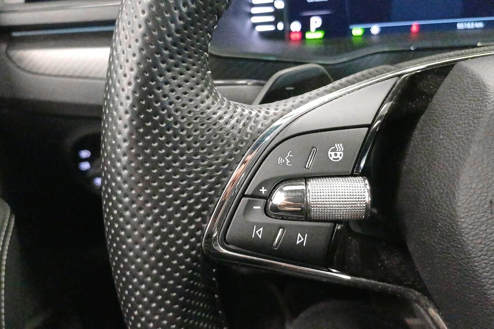 Skoda Superb iso kuva 17