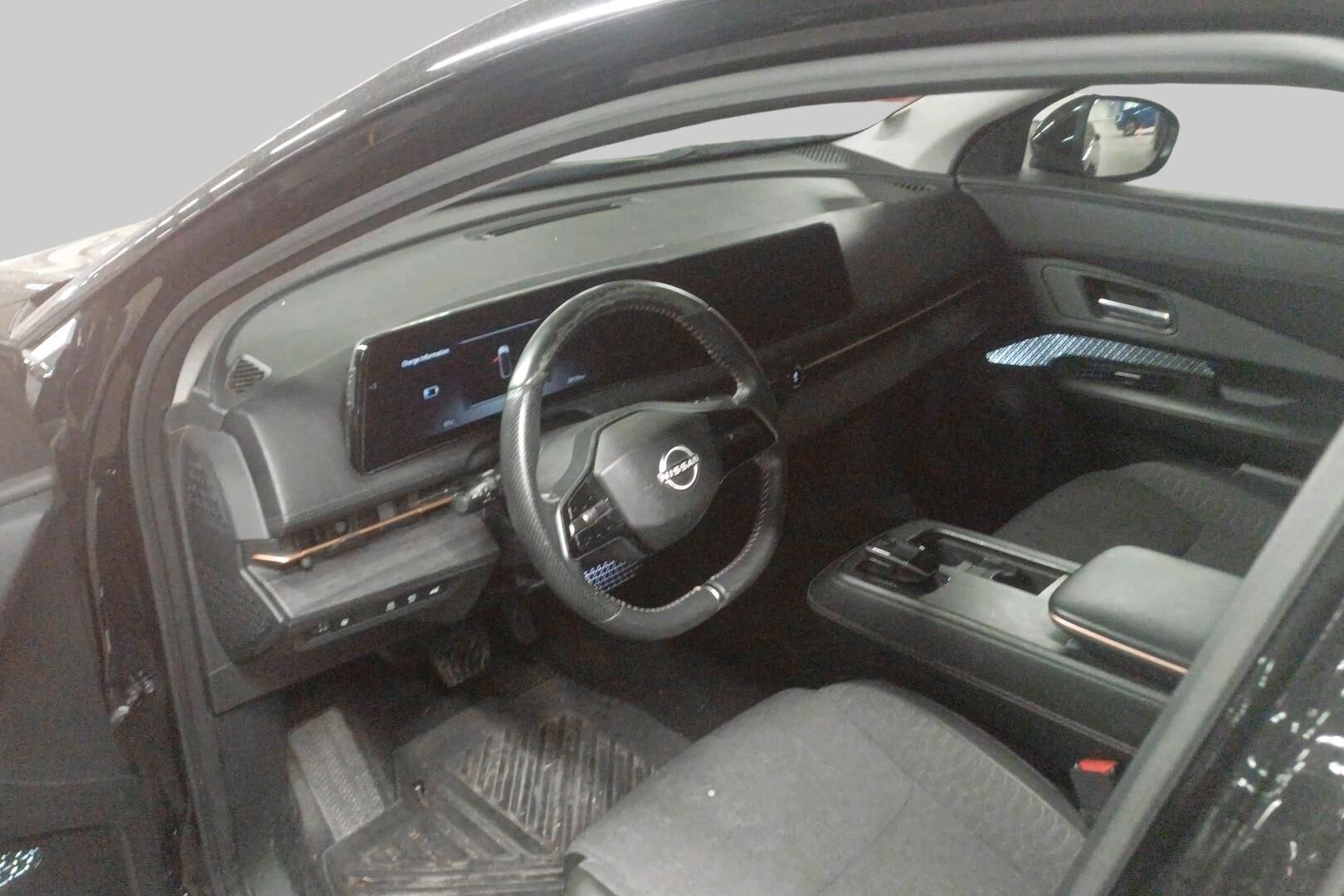Nissan Ariya iso kuva 2