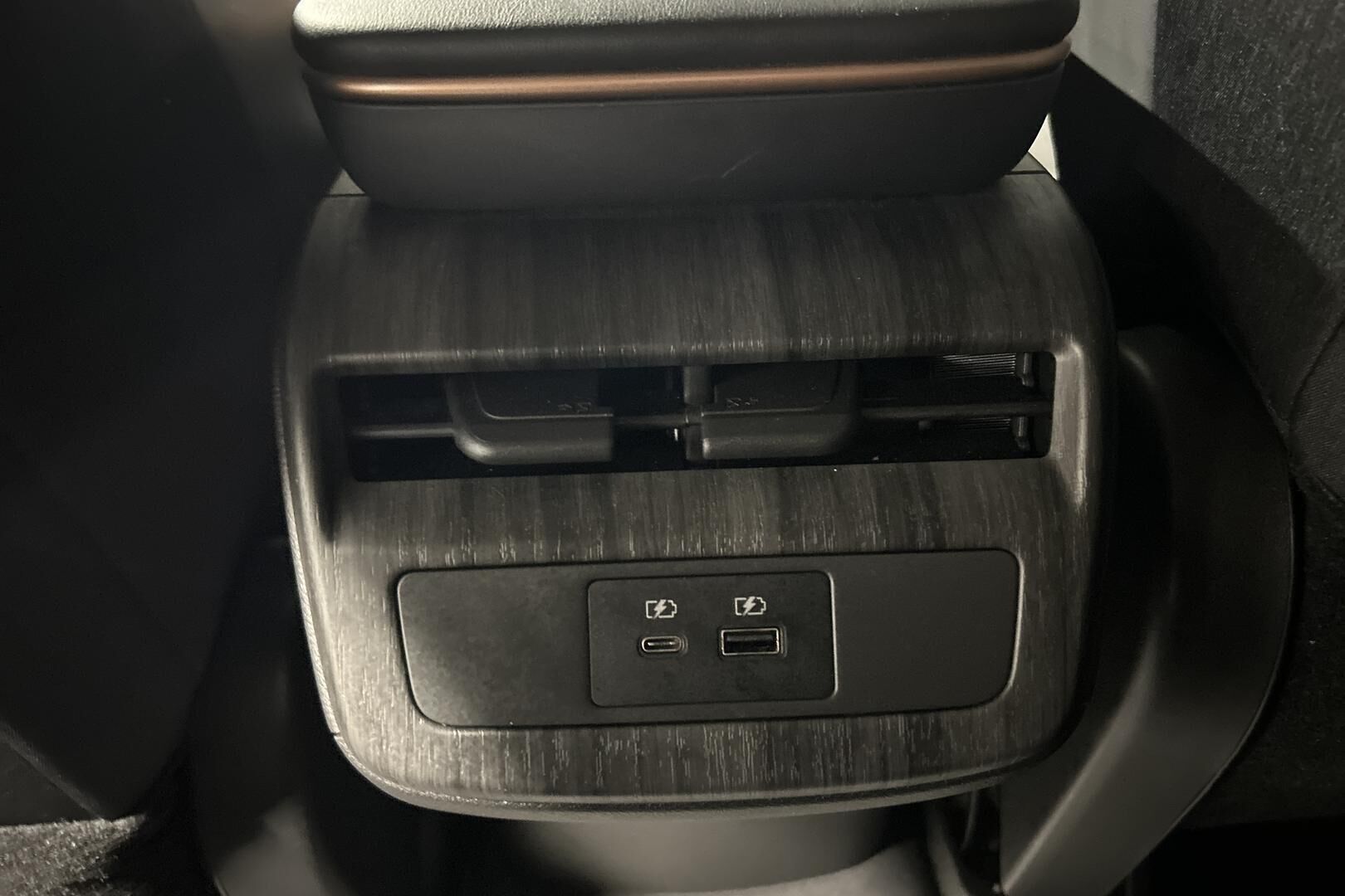 Nissan Ariya iso kuva 28